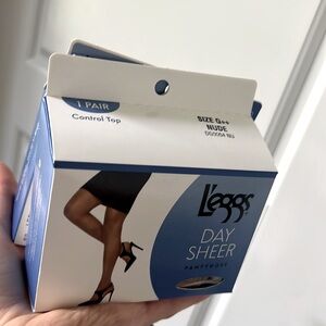 Leggs Women's Day Sheer Pantyhose Size Q++ in Nude NEW